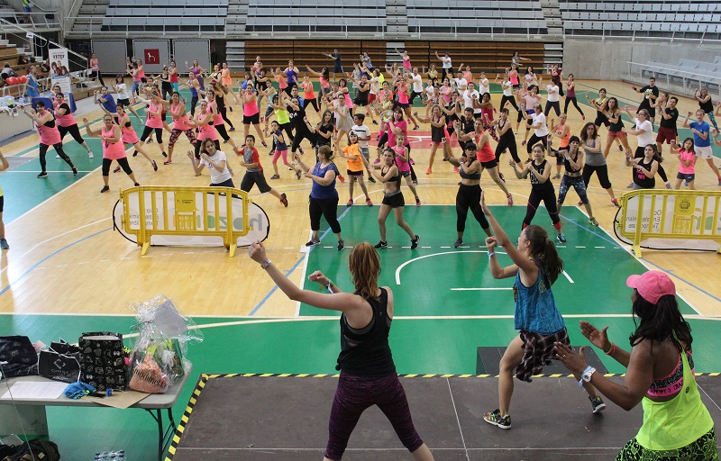 Huesca recauda 2.000 € para Aspanoa en una masiva clase de zumba