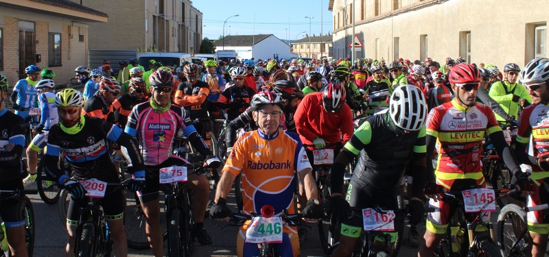 500 ciclistas participan en la prueba de BTT de Aspanoa en Almudévar