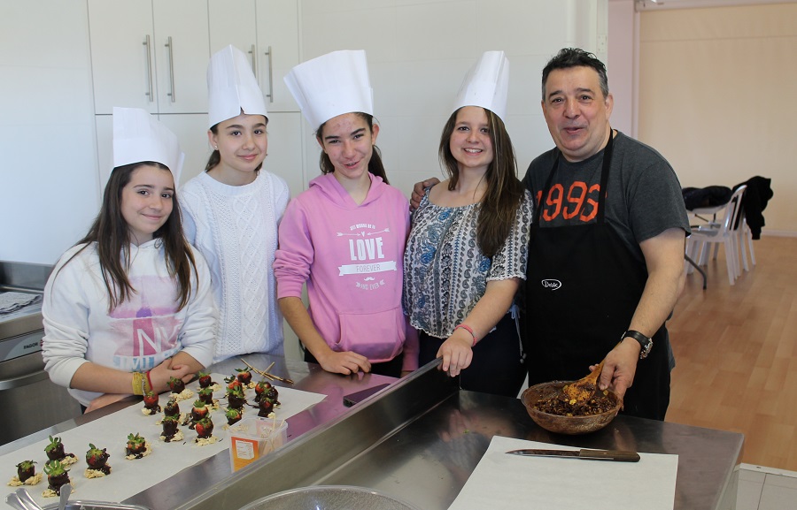 Éxito de participación en el primer taller de cocina para familias