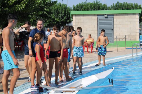 Los niños con cáncer de Aragón aprenden a hacer remo