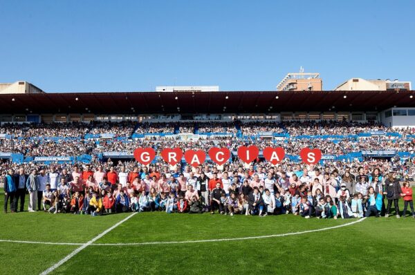 20.000 personas llenan La Romareda por los niños con cáncer