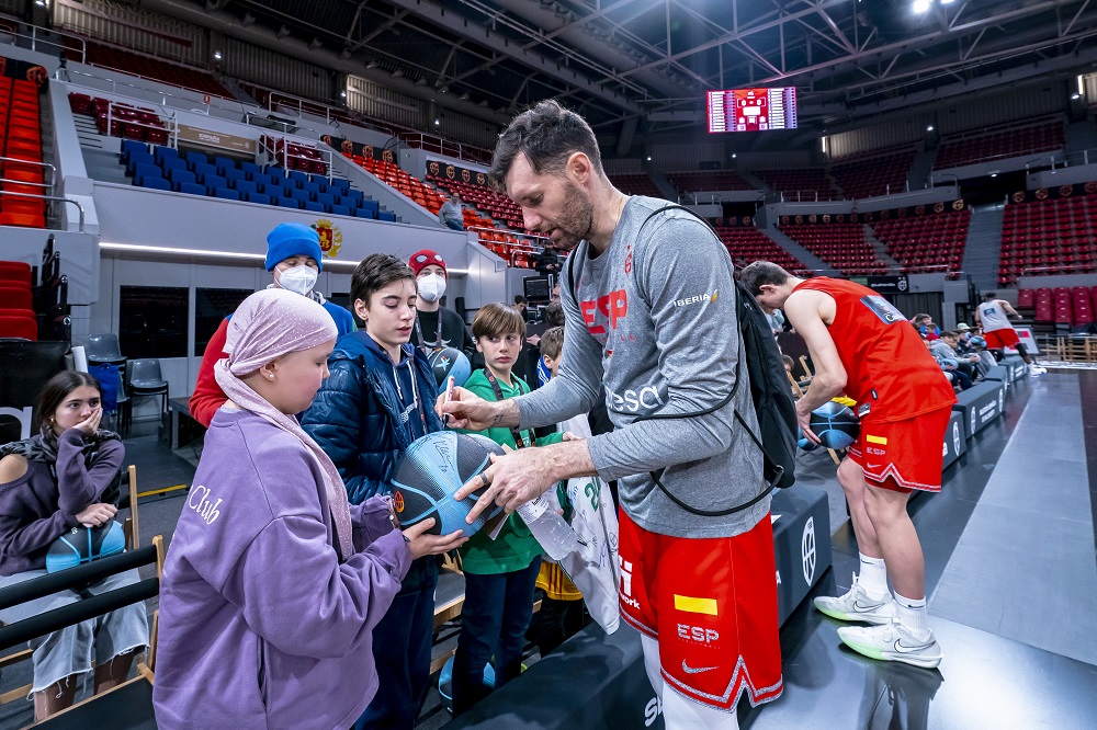 Los niños de Aspanoa conocen a la Selección Española de Baloncesto