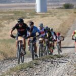 Evento BTT varios ciclistas circulando