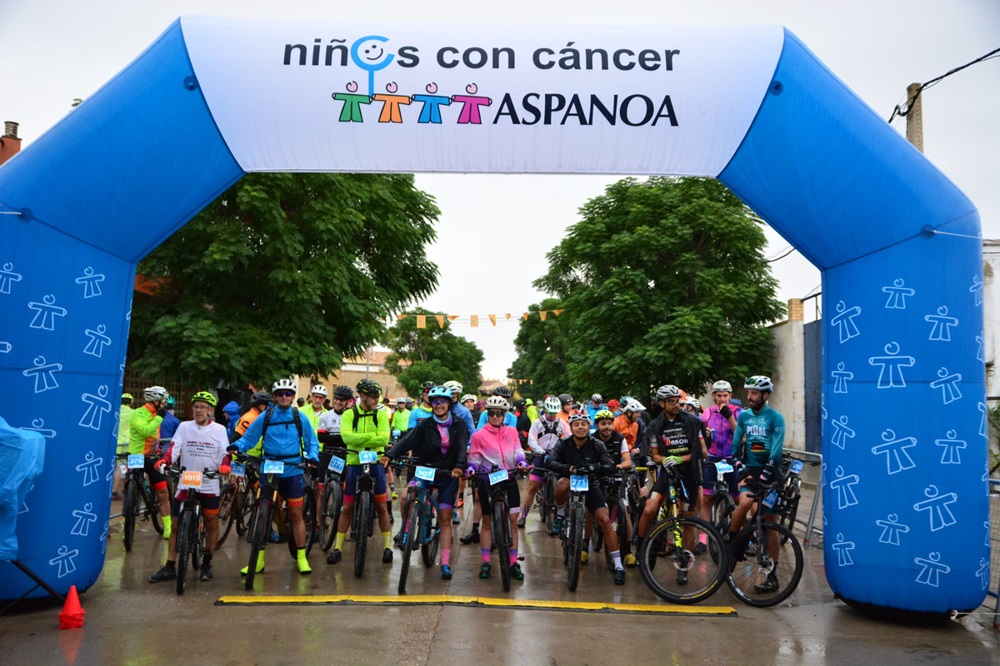 773 ciclistas colaboran con los niños con cáncer en la BTT Aspanoa 2024