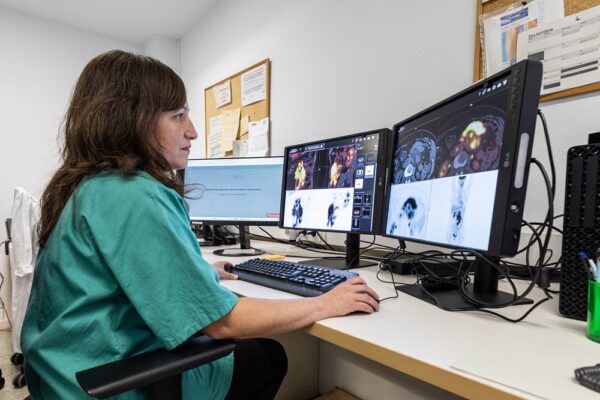 Menos pruebas y menos pinchazos para los niños con cáncer en Medicina Nuclear